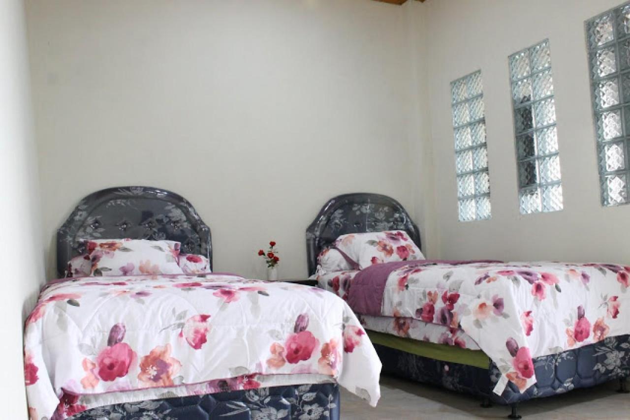 Villa Bukit Berkat Богор Экстерьер фото